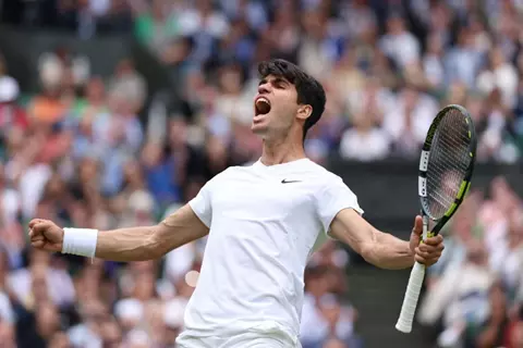 إلى النهائي.. ألكاراز حامل اللقب يطيح بميدفيديف من نصف نهائي ويمبلدون للتنس (فيديو)